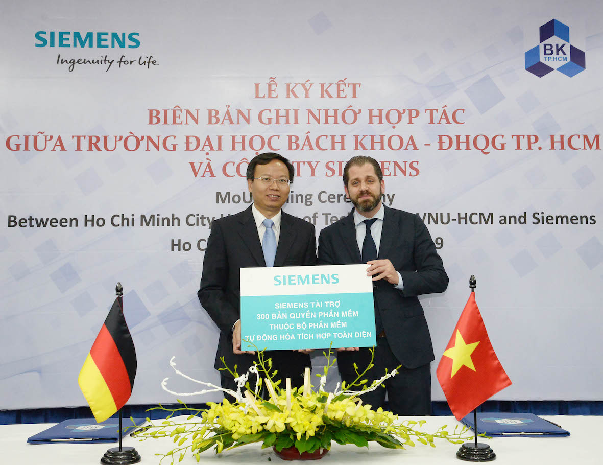 Siemens[-]hỗ[-]trợ[-]Trường[-]Đại[-]học[-]Bách[-]khoa[-]TP[-]Hồ[-]Chí[-]Minh[-]phát[-]triển[-]Phòng[-]Thí[-]Nghiệm[-]Công[-]Nghiệp[-]4.0